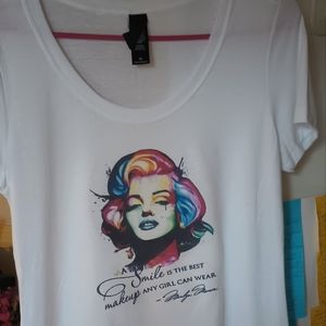 Woman's size large Marilyn Monroe White Tshirt.